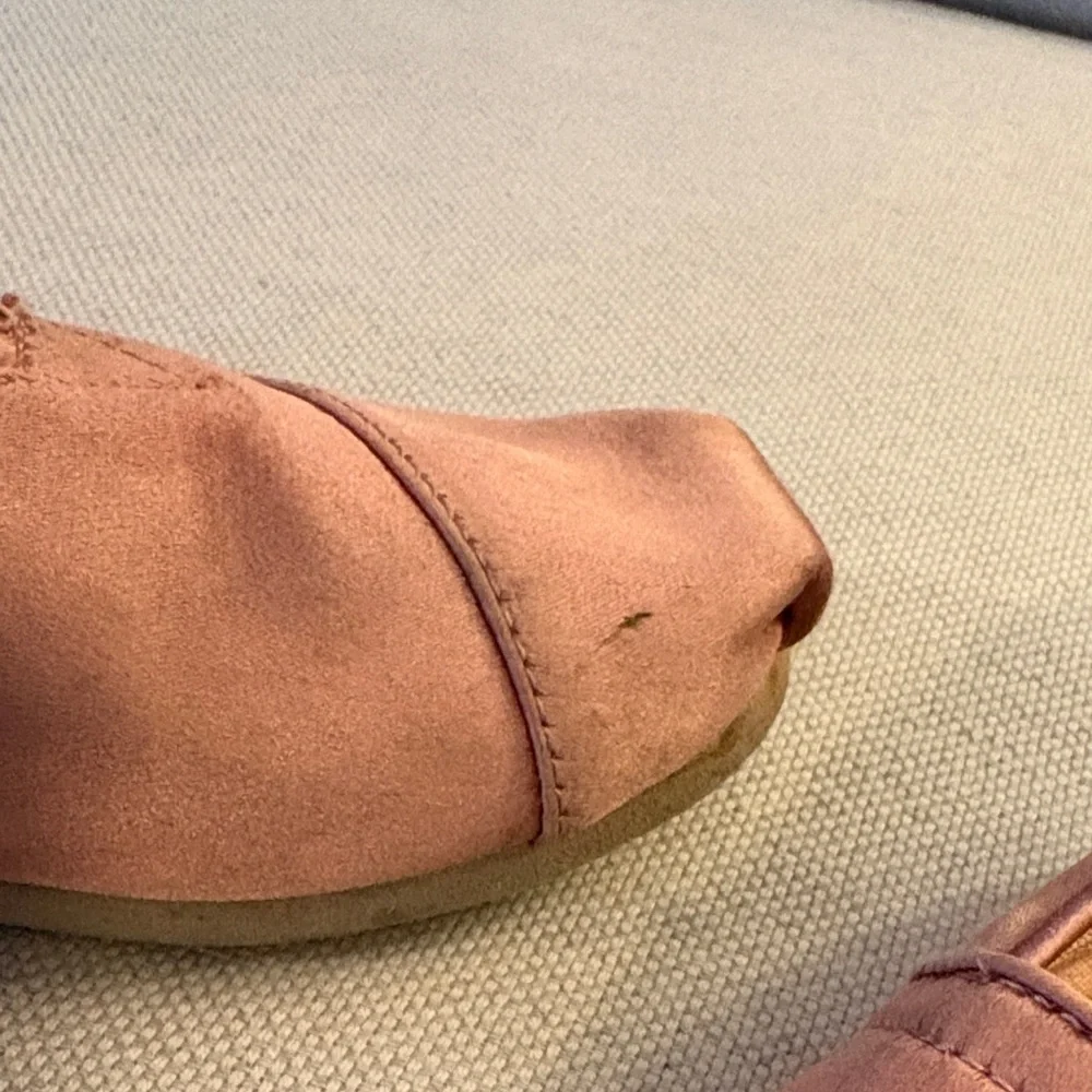 Toms Kids Slip-On Moccasins in Dusty Rose